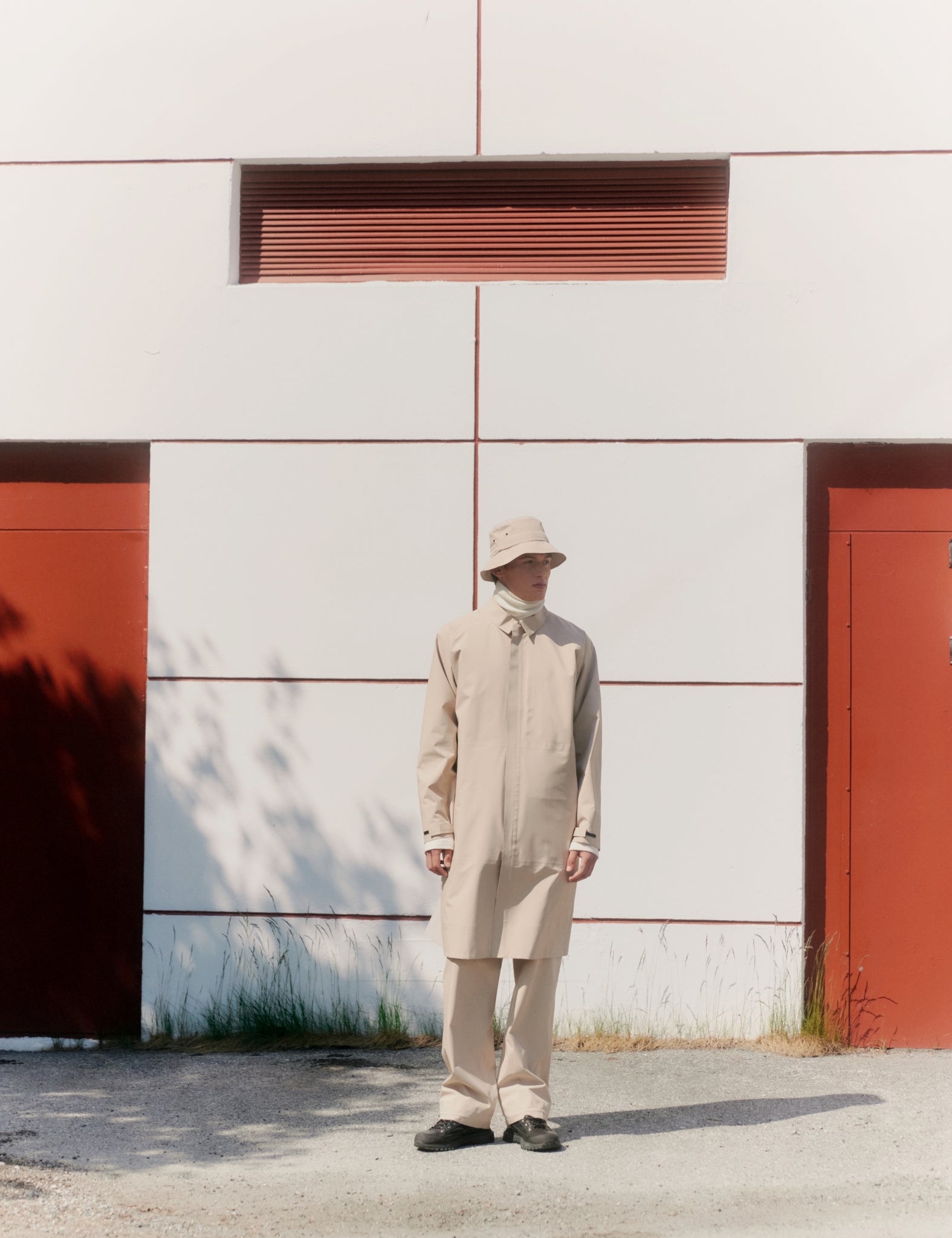 Man wearing the Stad coat from BLÆST in the color beige