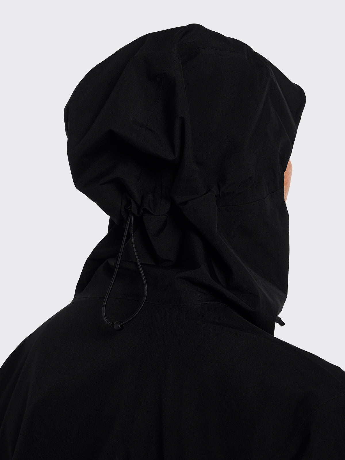Man wearing Helleren jacket by Blæst in Black