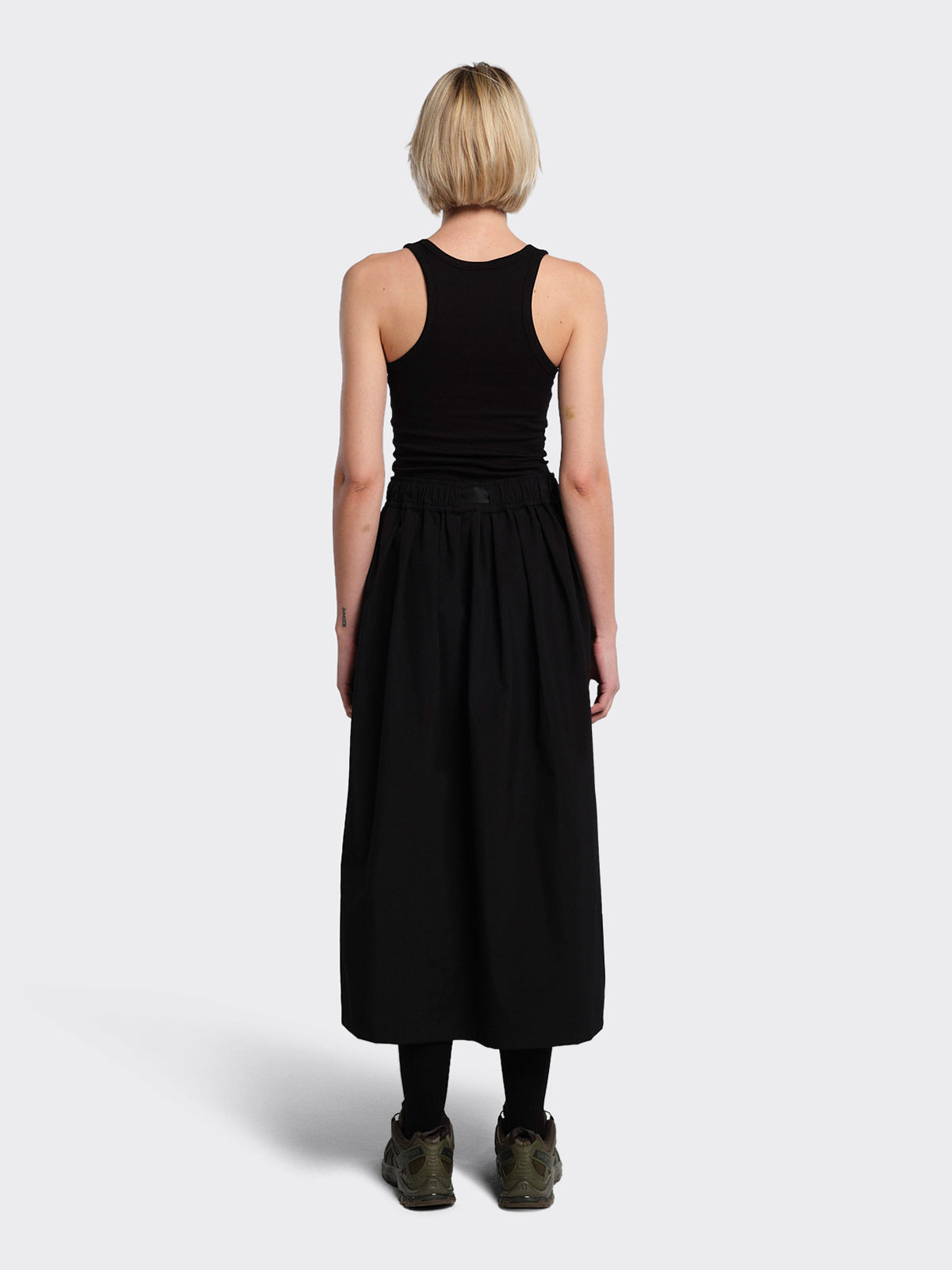 Woman wearing Hildre skirt from Blæst in Black