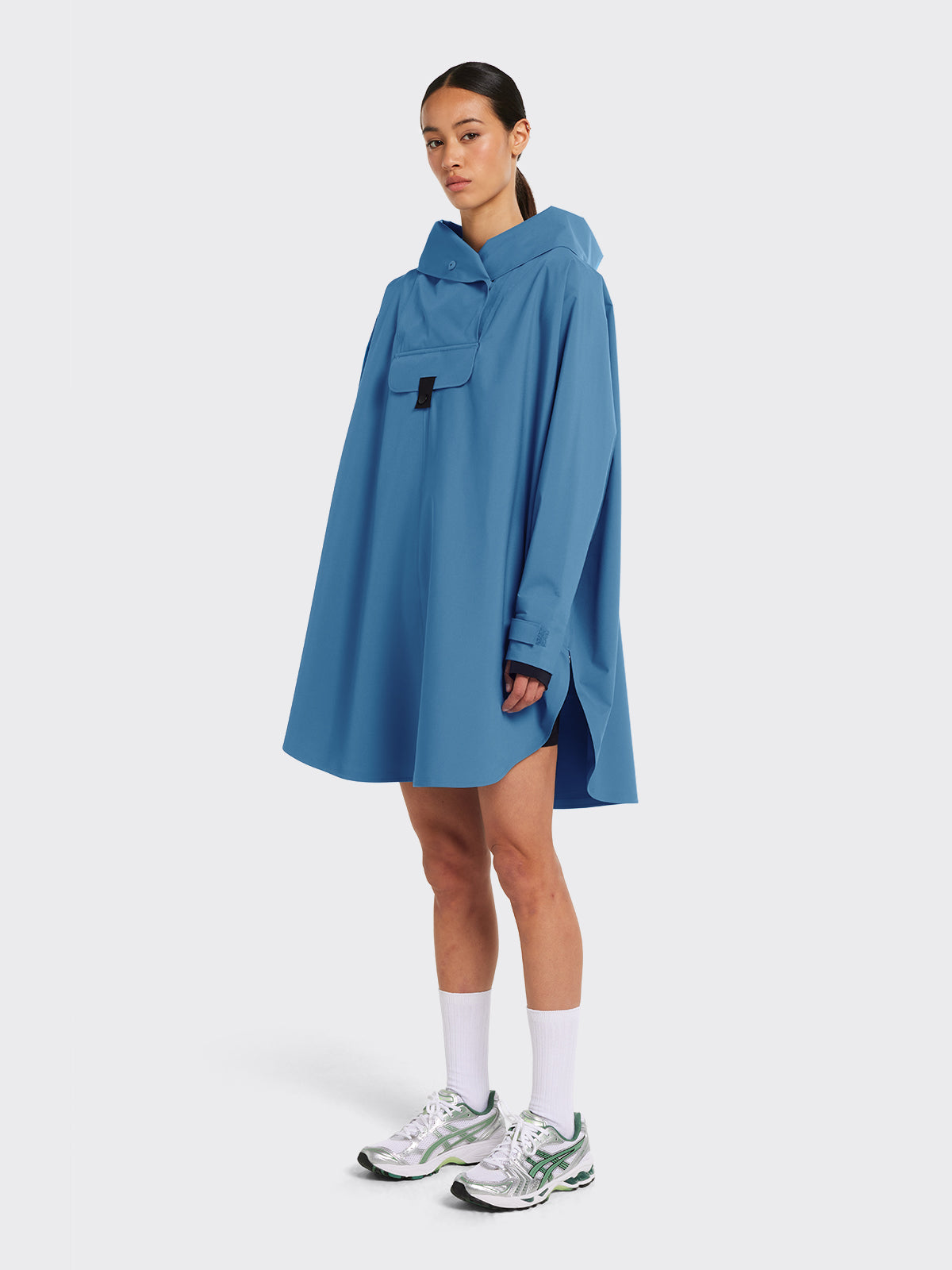 Model wearing Bergen poncho from Blæst in the color Coronet Blue