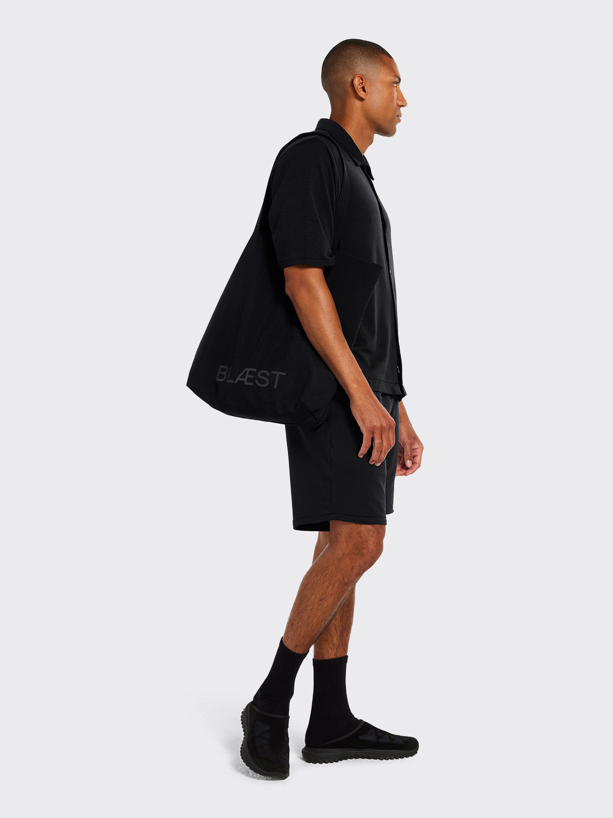 Model with Moa tote bag in Black by Blæst