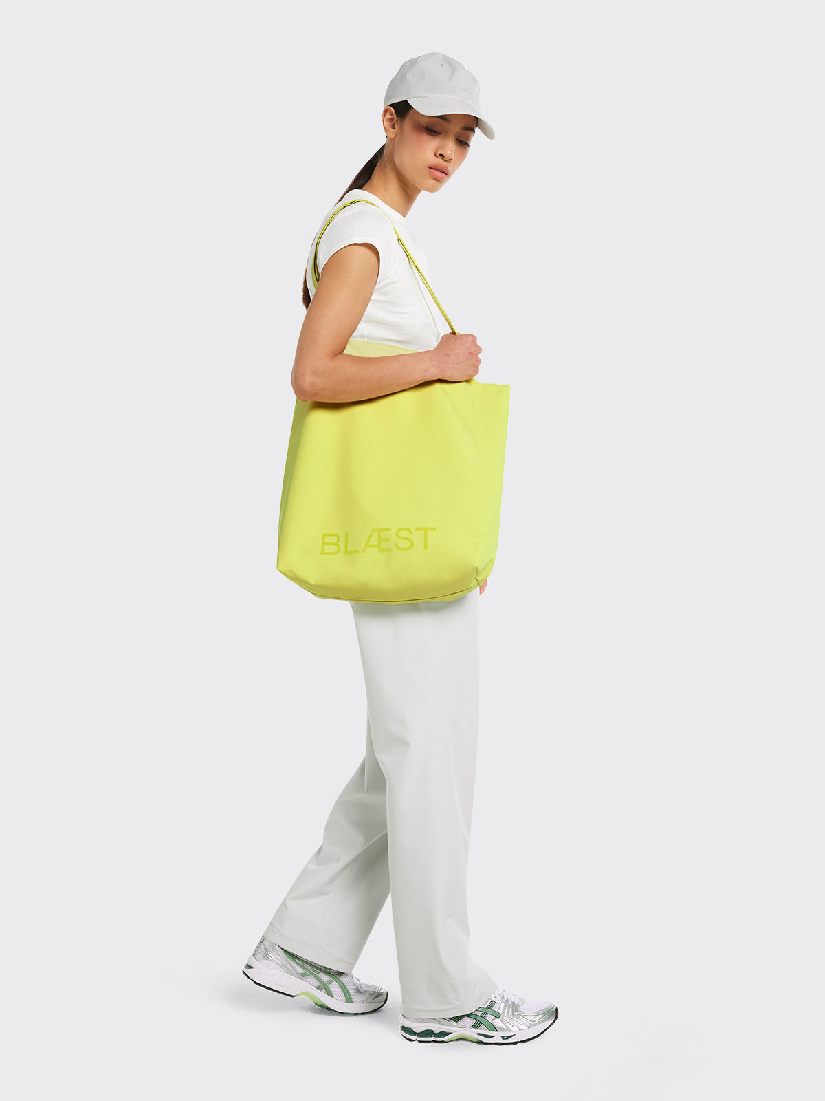 Woman with Moa tote bag in the color Muted Lime by Blæst