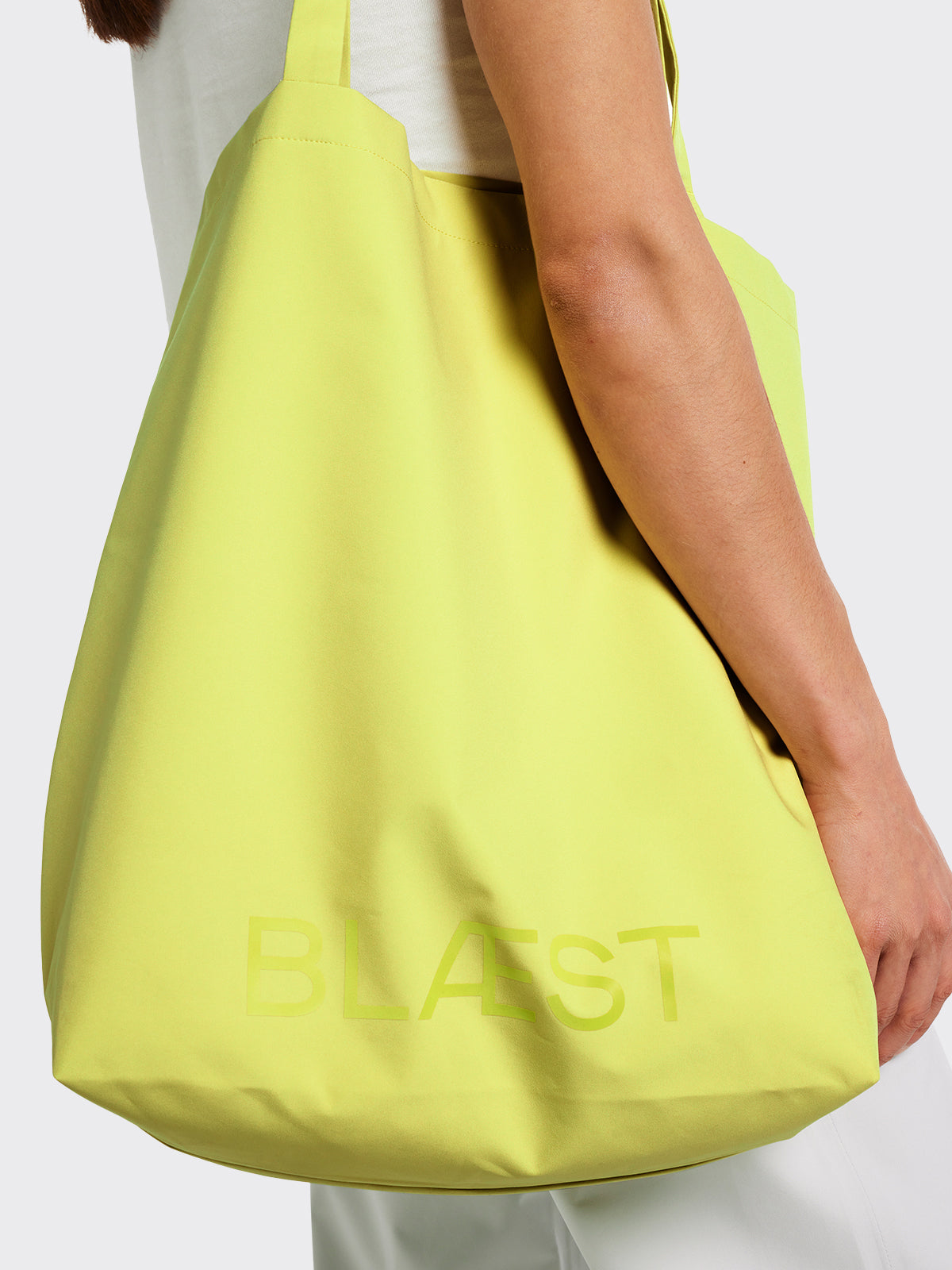 Moa tote bag from Blæst in the color Muted Lime