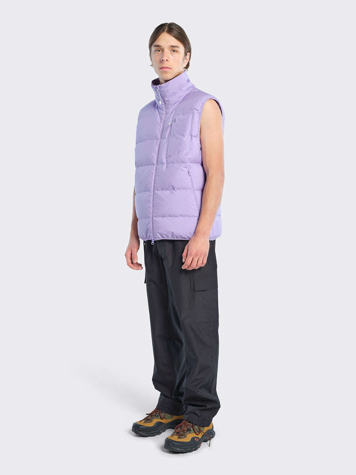 Man dressed in Emblem vest from Blæst in the color Digital Purple