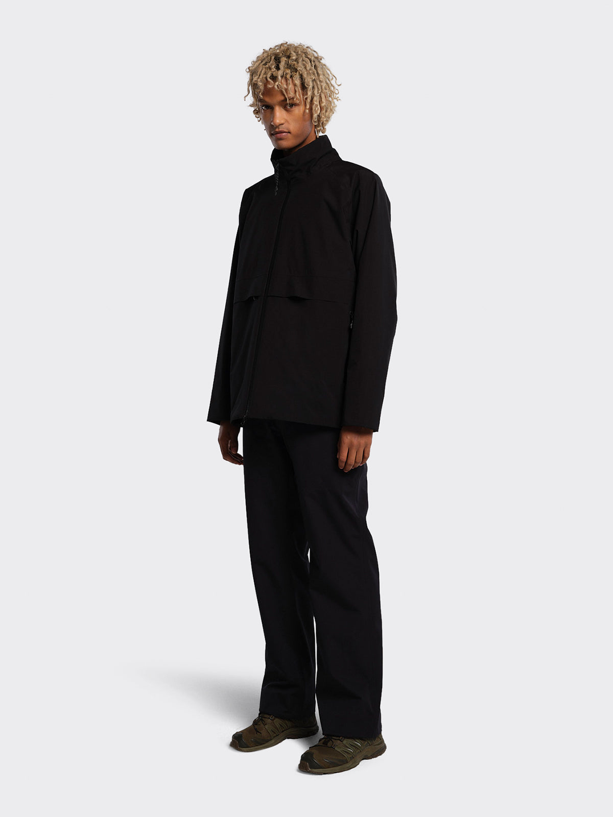 Man dressed in Flø RS jacket from Blæst in Black