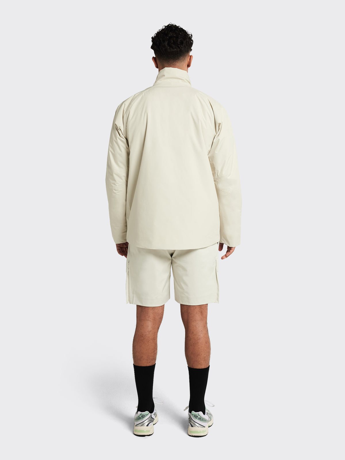 Man wearing Flø RS jacket from Blæst in the color Birch