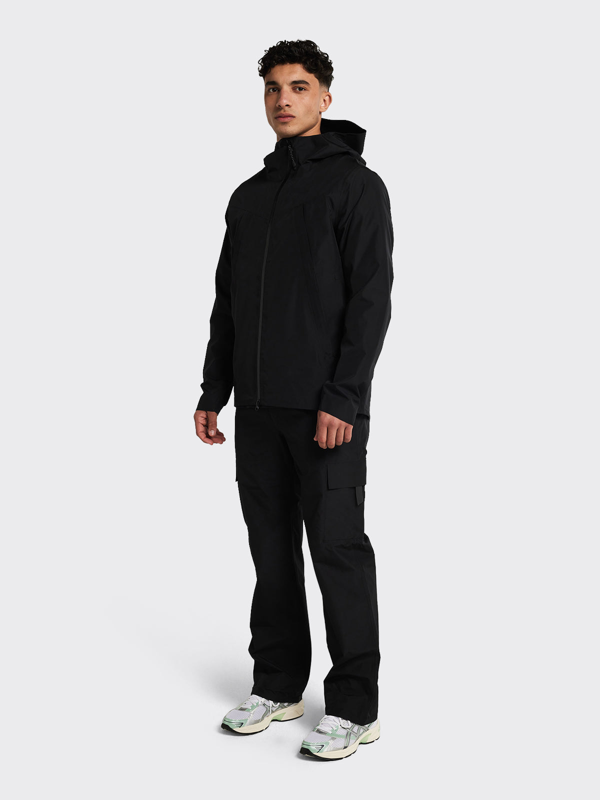 Man wearing Helleren RS jacket from Blæst in Black